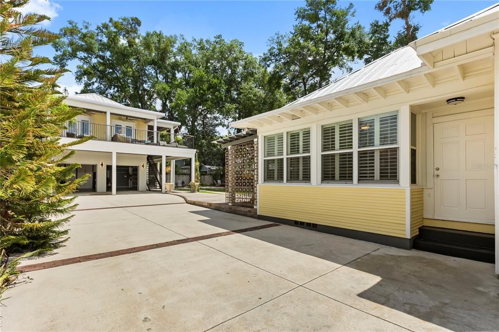 Activo con contrato: $1,049,000 (4 camas, 3 baños, 2634 Pies cuadrados)