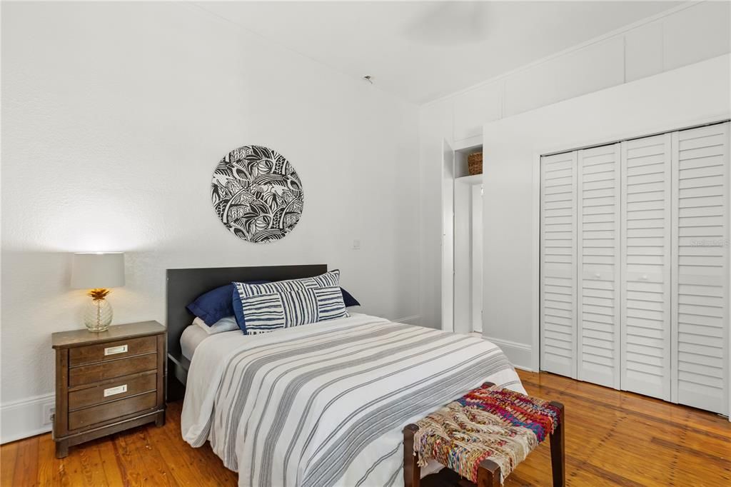 Activo con contrato: $1,049,000 (4 camas, 3 baños, 2634 Pies cuadrados)