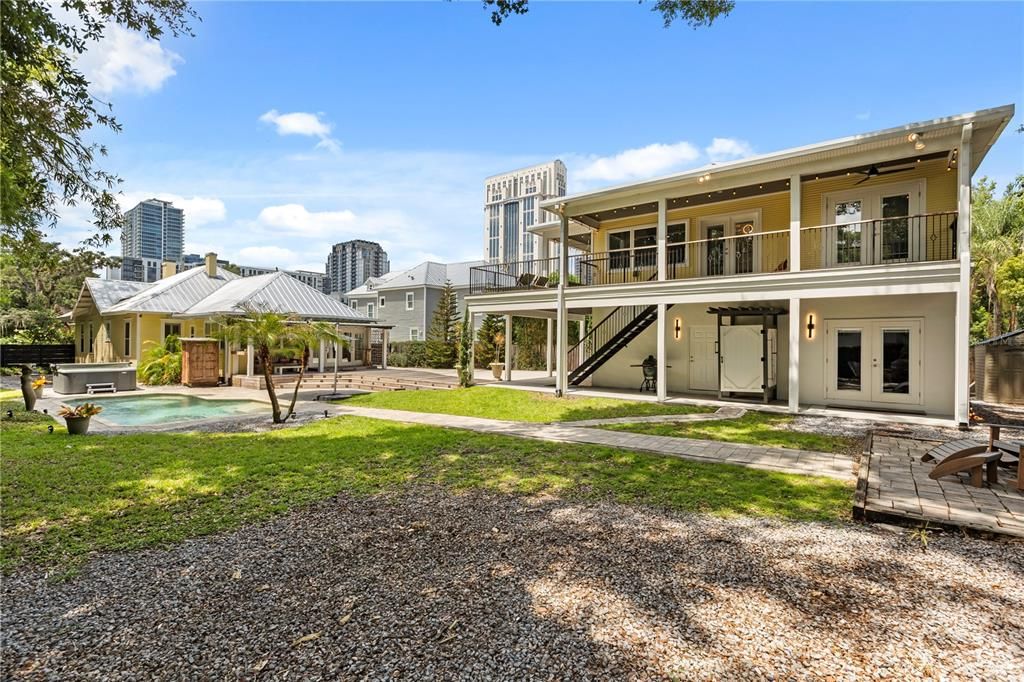 Activo con contrato: $1,049,000 (4 camas, 3 baños, 2634 Pies cuadrados)