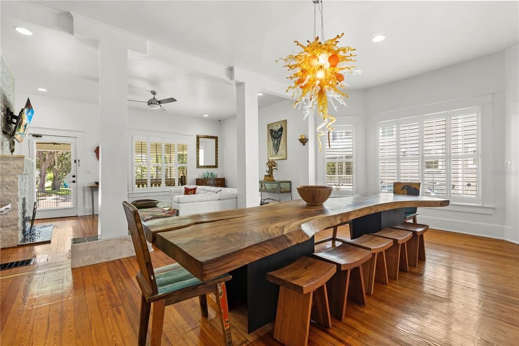 Activo con contrato: $1,049,000 (4 camas, 3 baños, 2634 Pies cuadrados)