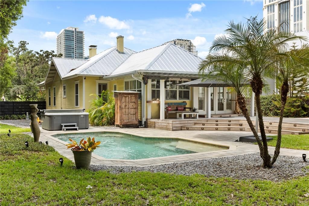 Activo con contrato: $1,049,000 (4 camas, 3 baños, 2634 Pies cuadrados)