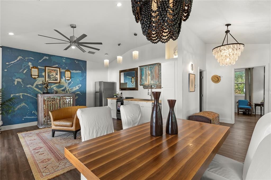 Activo con contrato: $1,049,000 (4 camas, 3 baños, 2634 Pies cuadrados)