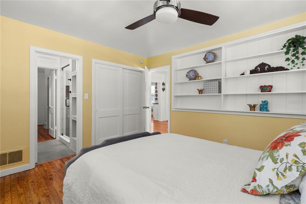 Activo con contrato: $1,049,000 (4 camas, 3 baños, 2634 Pies cuadrados)