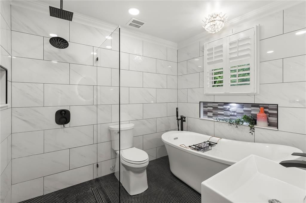 Activo con contrato: $1,049,000 (4 camas, 3 baños, 2634 Pies cuadrados)