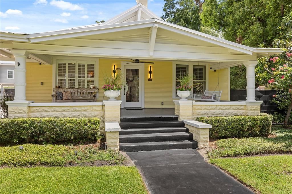 Activo con contrato: $1,049,000 (4 camas, 3 baños, 2634 Pies cuadrados)