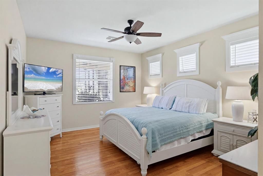 Activo con contrato: $429,900 (2 camas, 2 baños, 1674 Pies cuadrados)