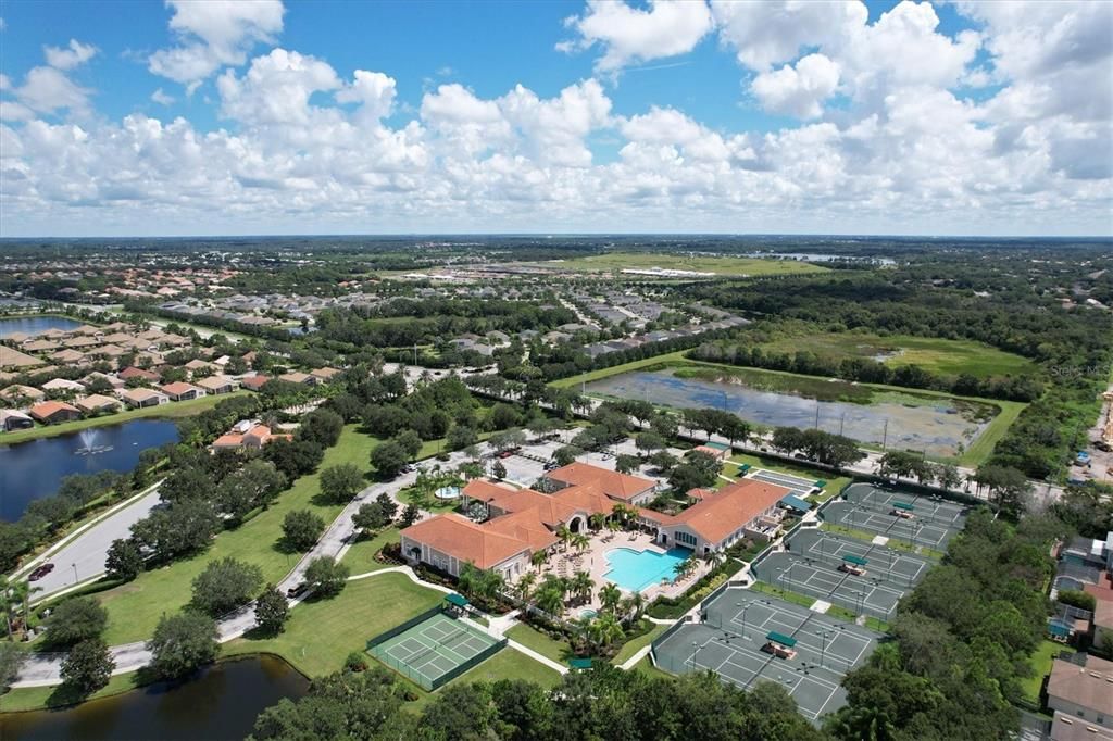 Activo con contrato: $429,900 (2 camas, 2 baños, 1674 Pies cuadrados)