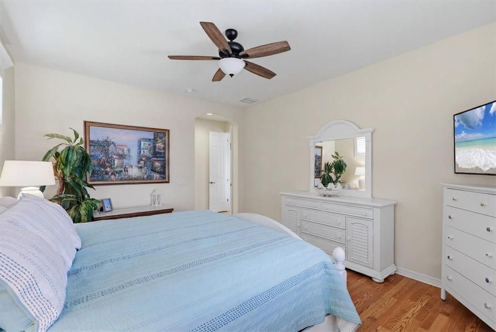 Activo con contrato: $429,900 (2 camas, 2 baños, 1674 Pies cuadrados)