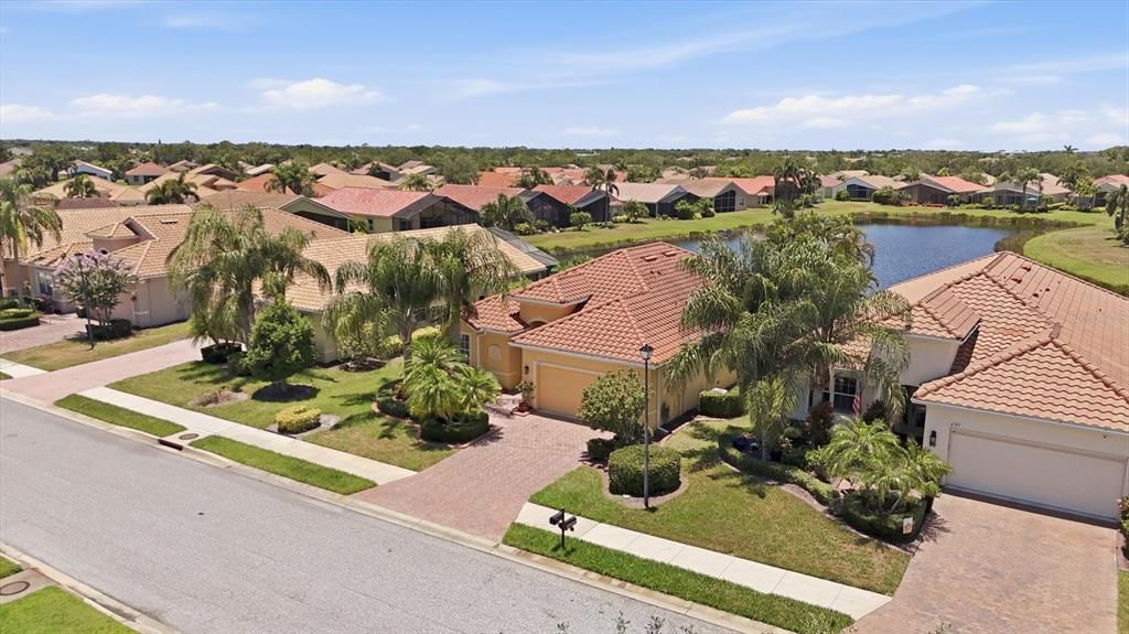 Activo con contrato: $429,900 (2 camas, 2 baños, 1674 Pies cuadrados)