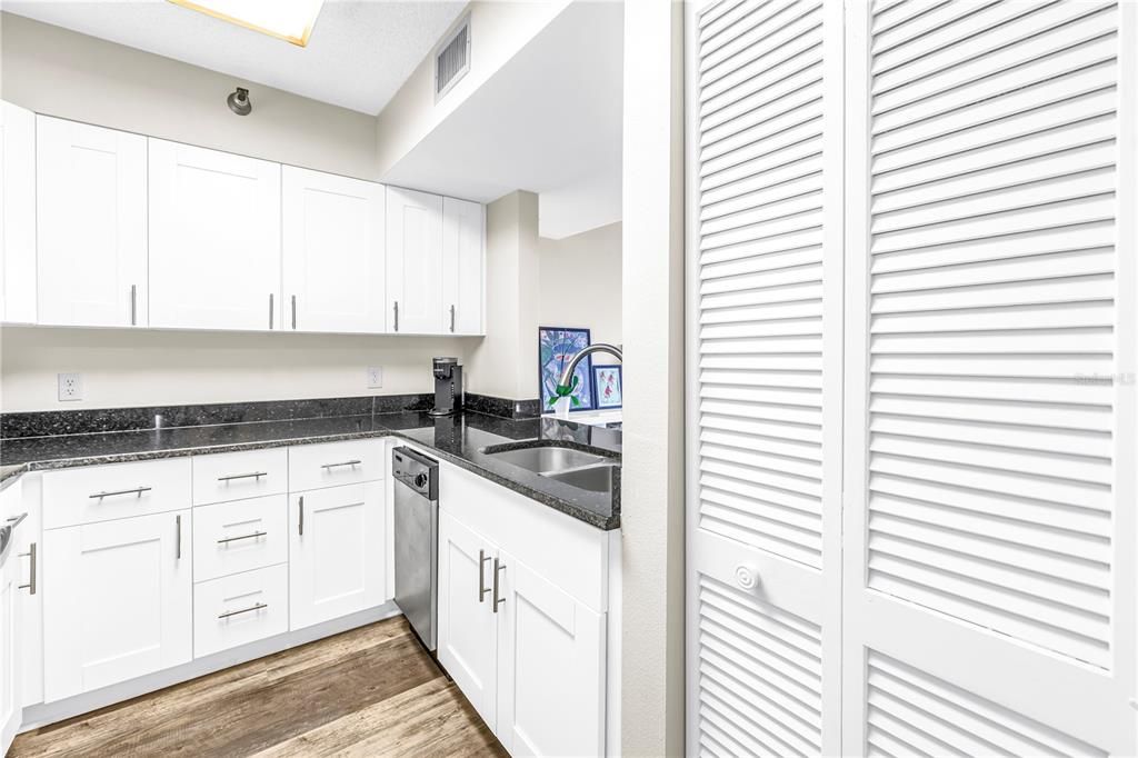 En Venta: $215,000 (2 camas, 2 baños, 1075 Pies cuadrados)