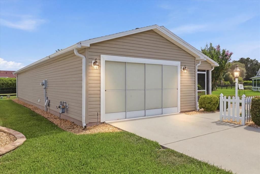 For Sale: $307,900 (2 beds, 2 baths, 1156 Square Feet)