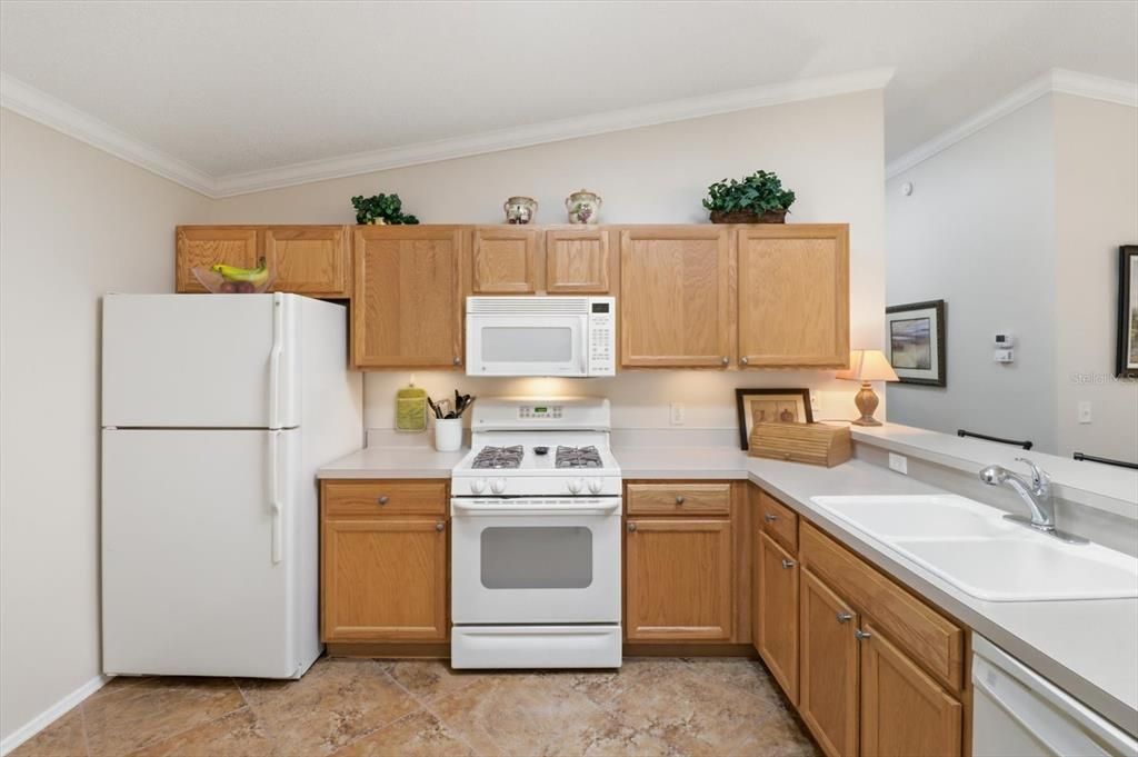 For Sale: $307,900 (2 beds, 2 baths, 1156 Square Feet)