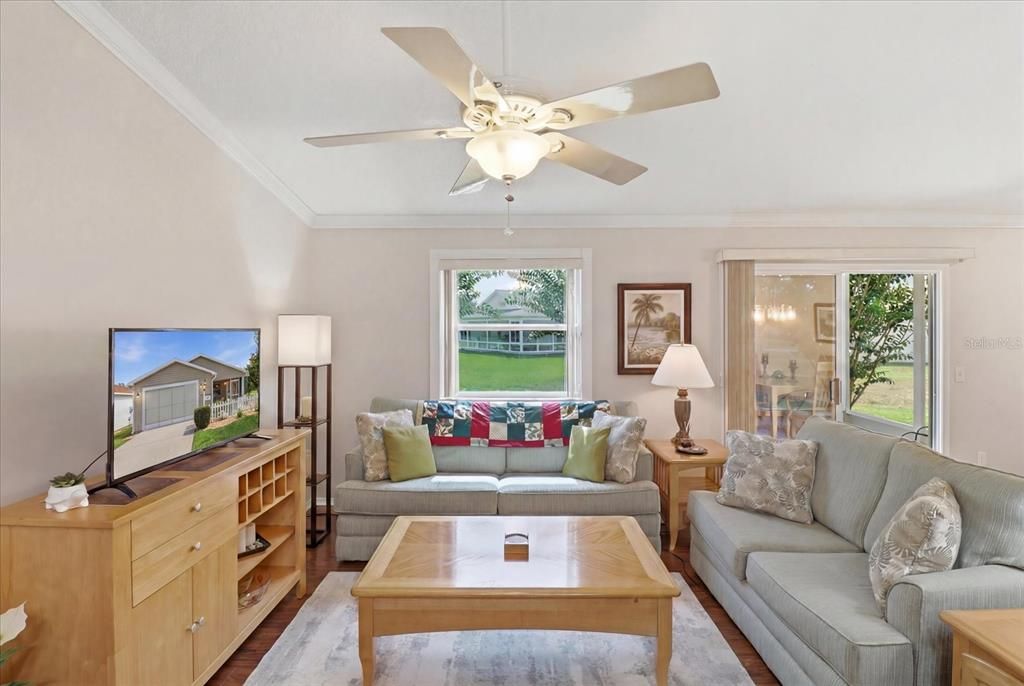 For Sale: $307,900 (2 beds, 2 baths, 1156 Square Feet)
