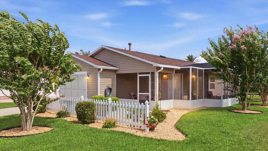 For Sale: $307,900 (2 beds, 2 baths, 1156 Square Feet)