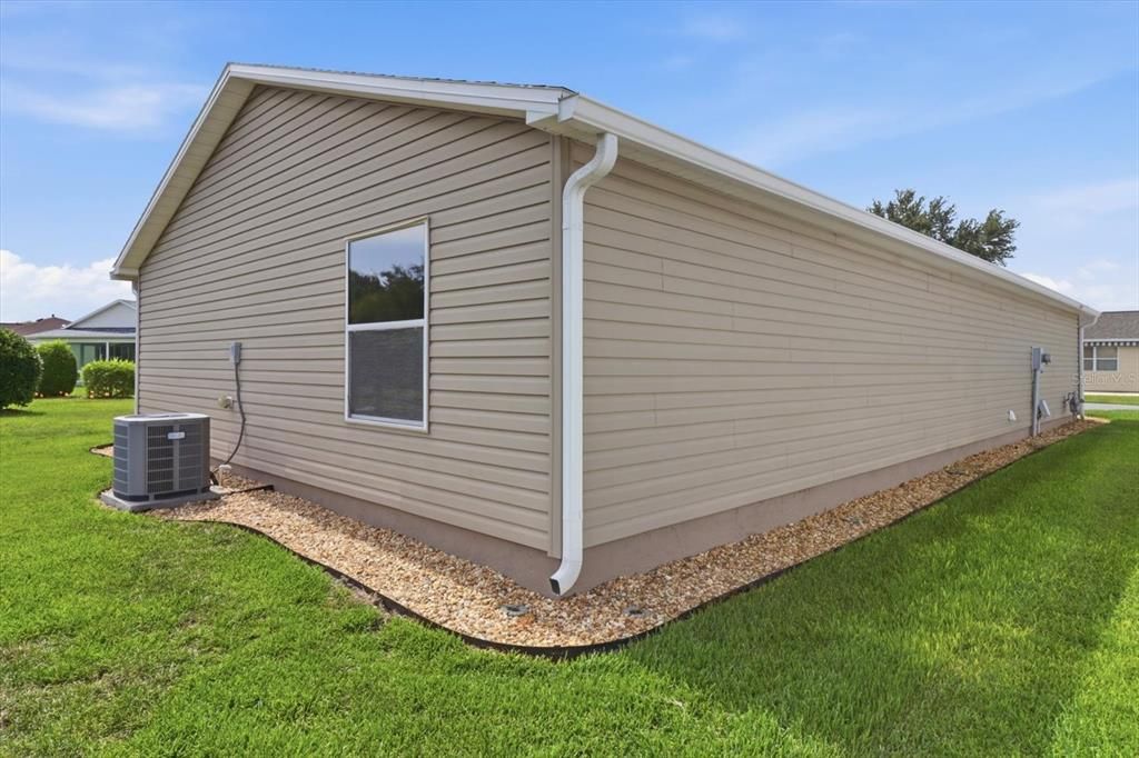 For Sale: $307,900 (2 beds, 2 baths, 1156 Square Feet)