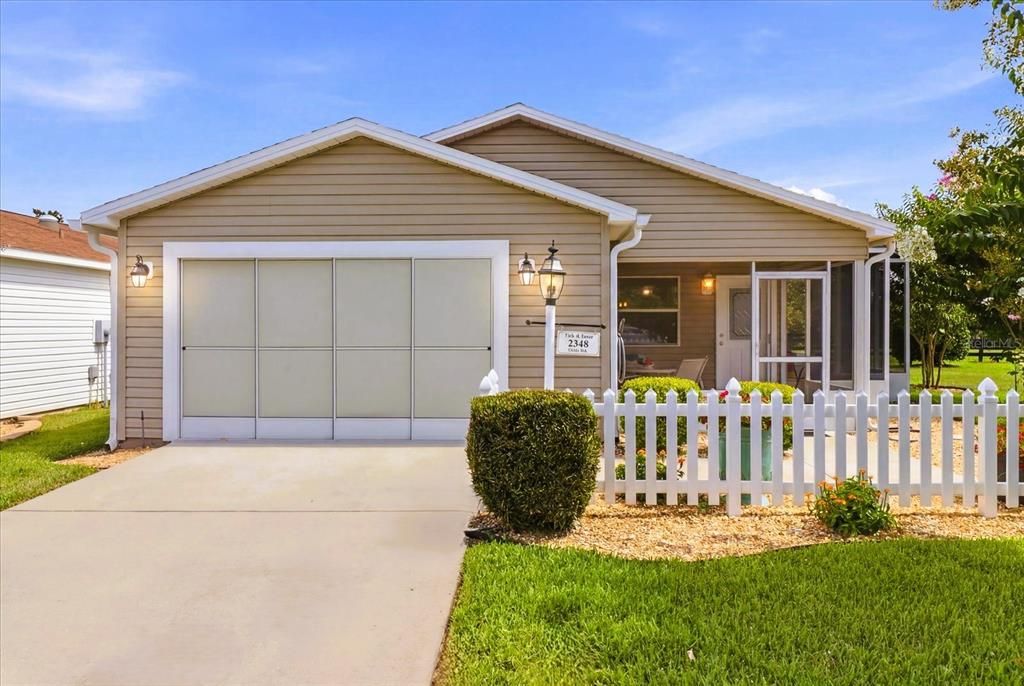 For Sale: $307,900 (2 beds, 2 baths, 1156 Square Feet)