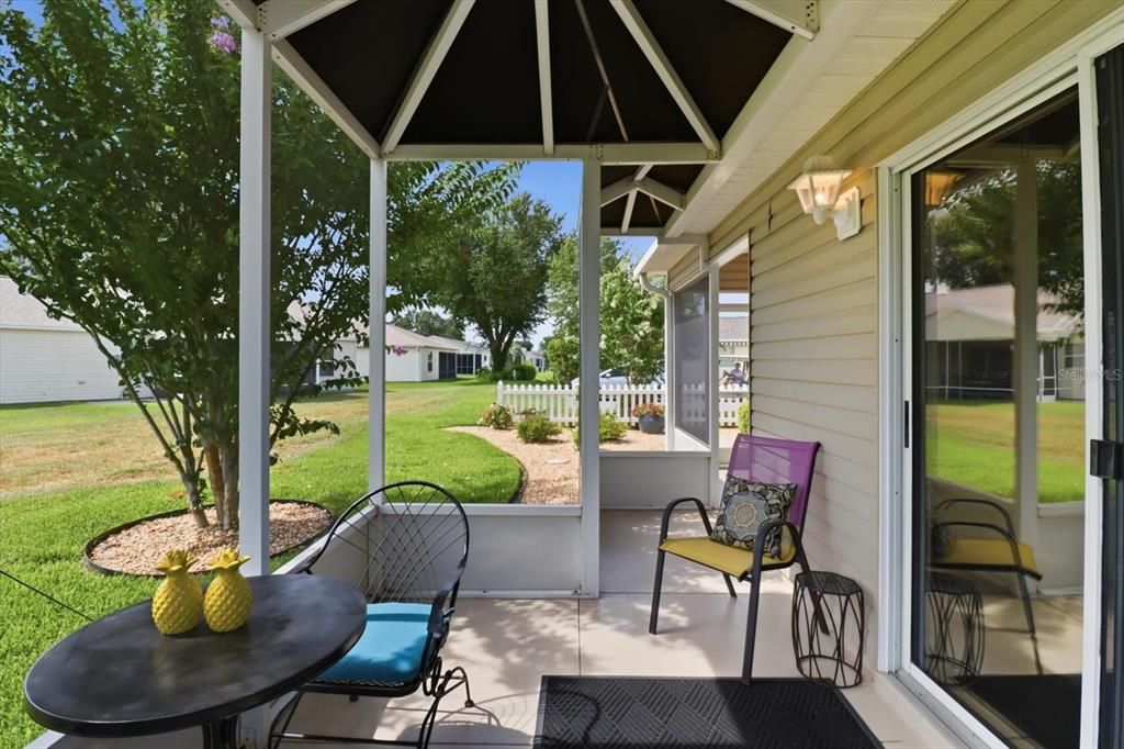For Sale: $307,900 (2 beds, 2 baths, 1156 Square Feet)