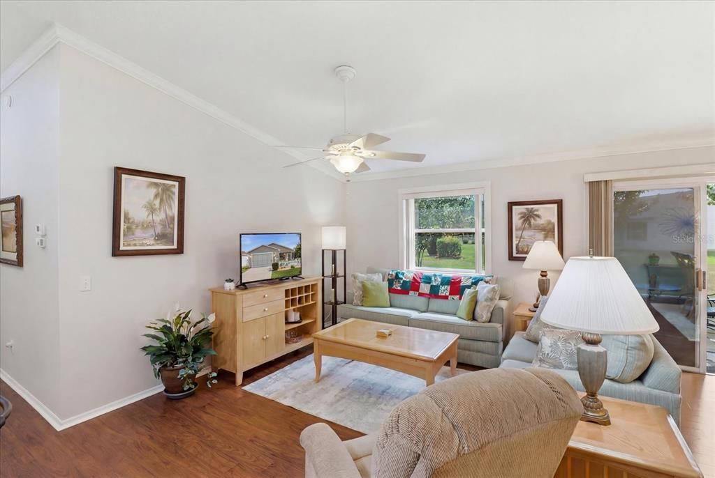 For Sale: $307,900 (2 beds, 2 baths, 1156 Square Feet)