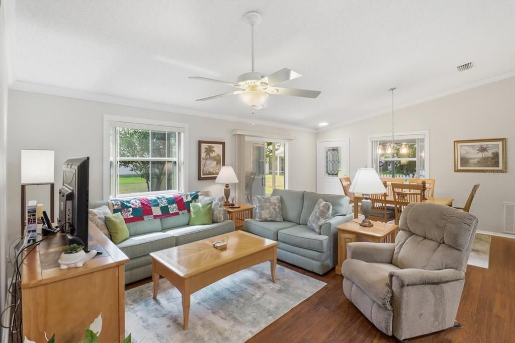 For Sale: $307,900 (2 beds, 2 baths, 1156 Square Feet)