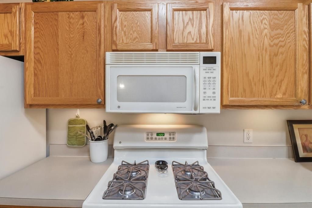 For Sale: $307,900 (2 beds, 2 baths, 1156 Square Feet)