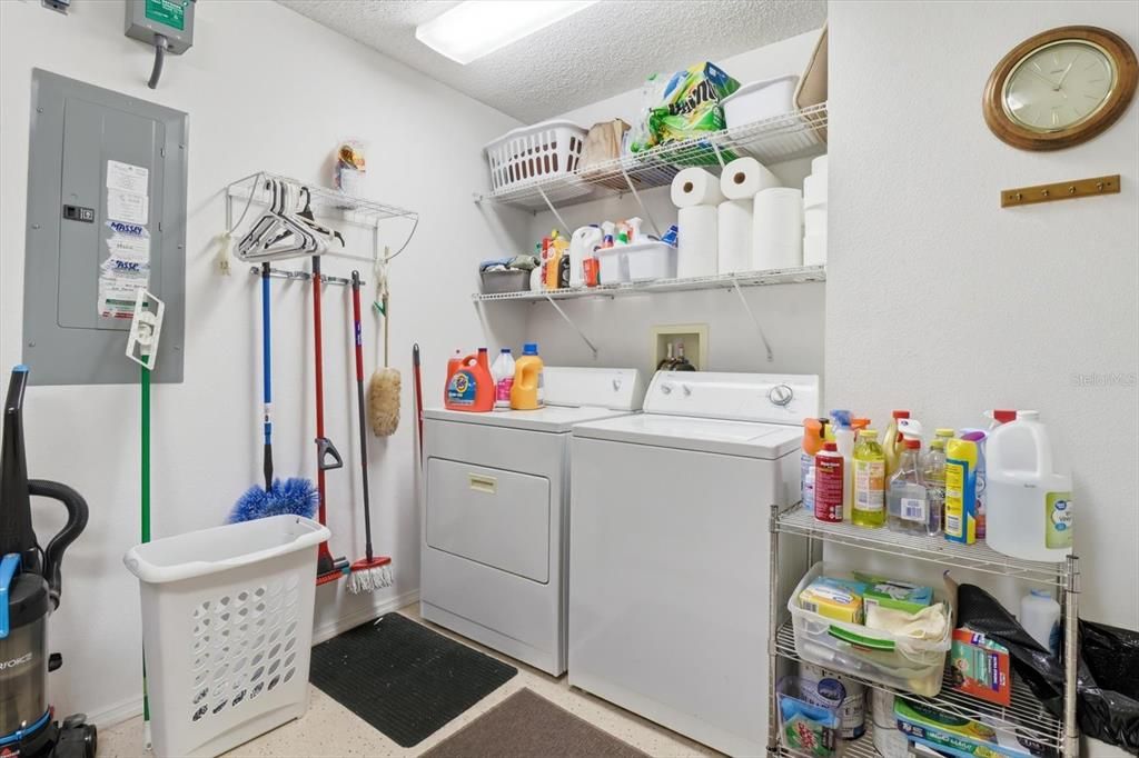 For Sale: $307,900 (2 beds, 2 baths, 1156 Square Feet)