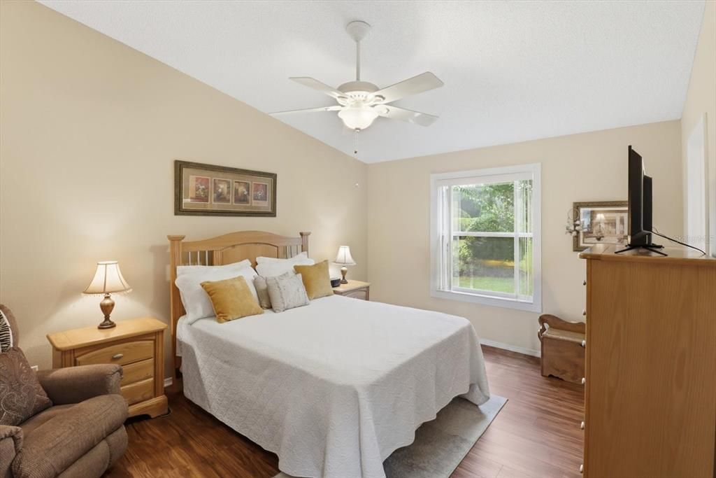 For Sale: $307,900 (2 beds, 2 baths, 1156 Square Feet)
