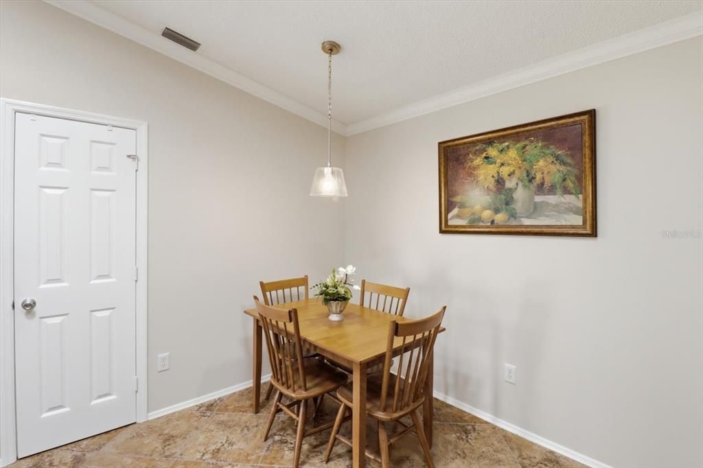 For Sale: $307,900 (2 beds, 2 baths, 1156 Square Feet)