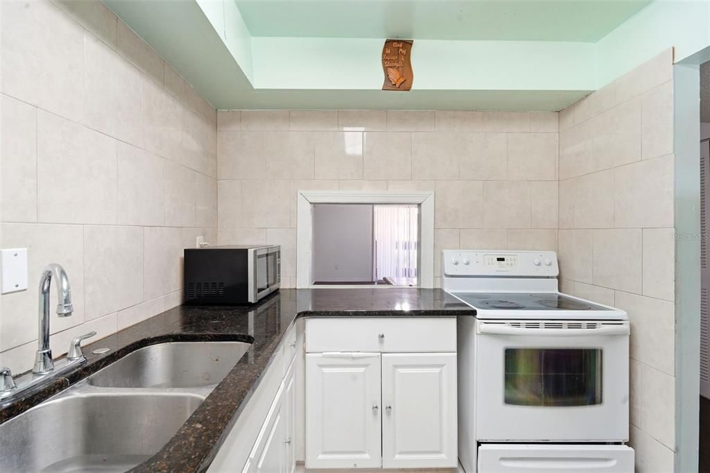 For Sale: $85,000 (2 beds, 1 baths, 832 Square Feet)