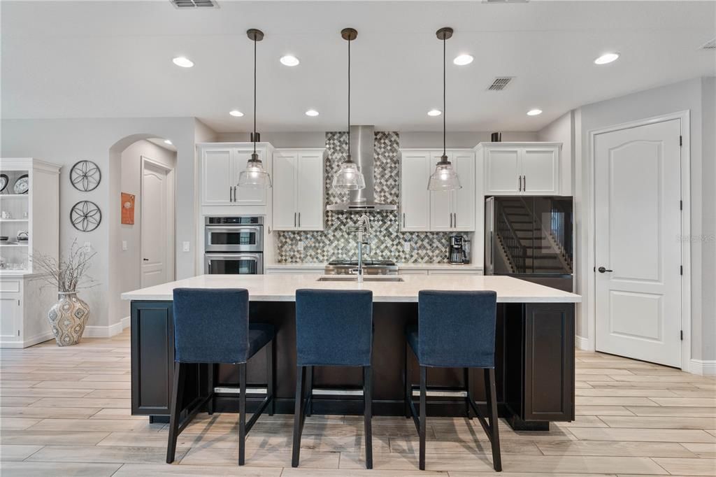 : $689,900 (5 beds, 3 baths, 2896 Square Feet)