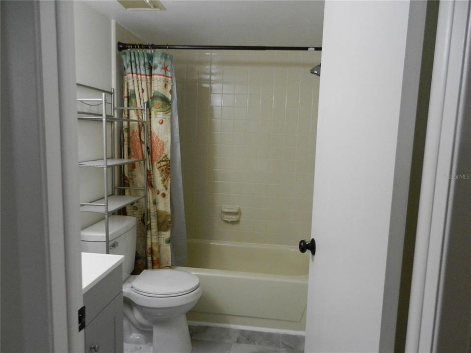 На продажу: $149,900 (2 спален, 2 ванн, 912 Квадратных фут)