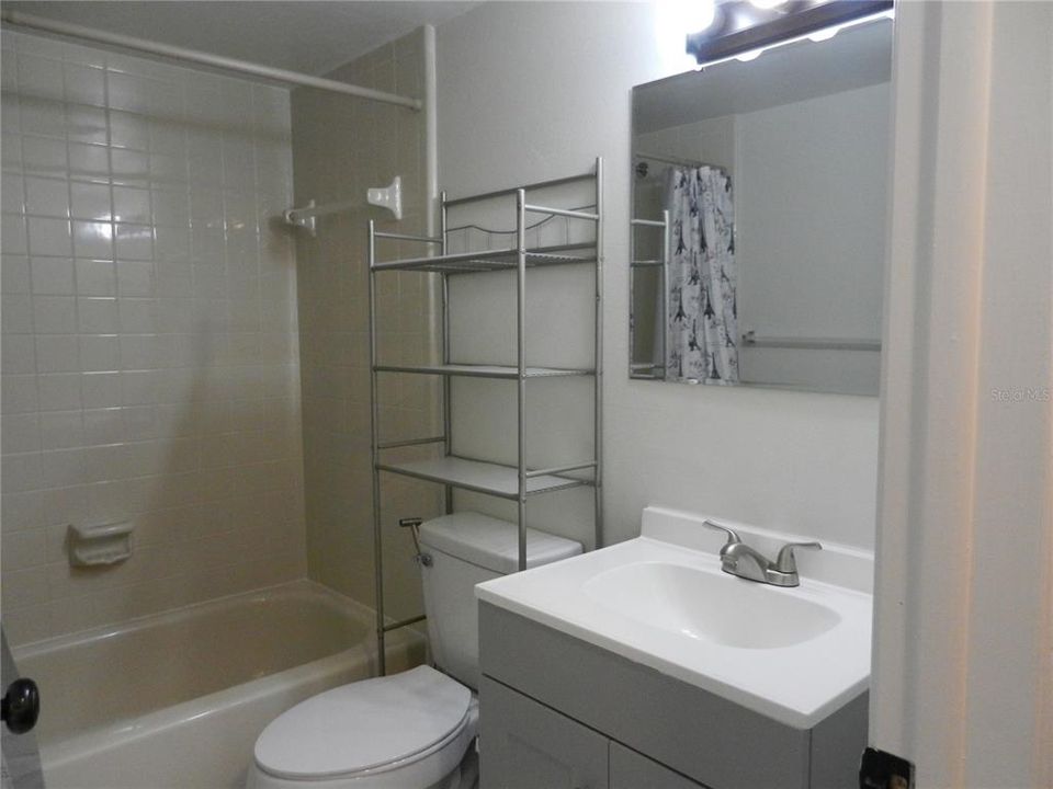 На продажу: $149,900 (2 спален, 2 ванн, 912 Квадратных фут)