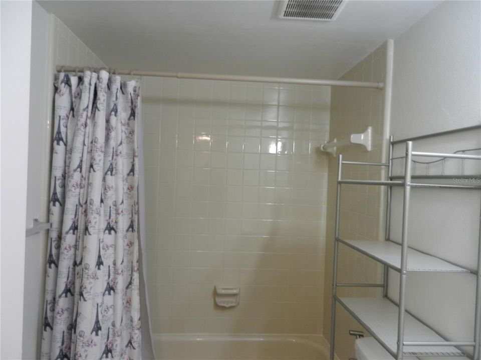 На продажу: $149,900 (2 спален, 2 ванн, 912 Квадратных фут)