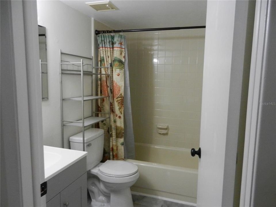 На продажу: $149,900 (2 спален, 2 ванн, 912 Квадратных фут)