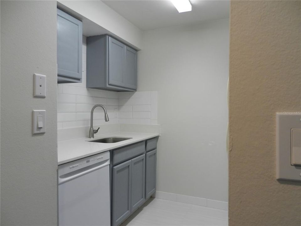 На продажу: $149,900 (2 спален, 2 ванн, 912 Квадратных фут)