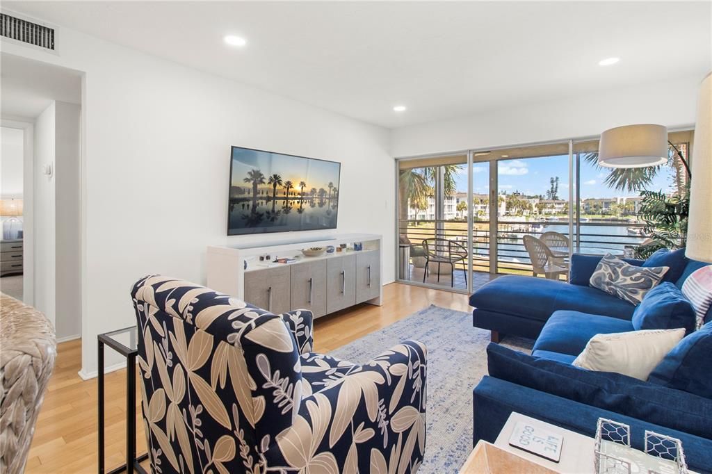 En Venta: $479,000 (2 camas, 2 baños, 1072 Pies cuadrados)