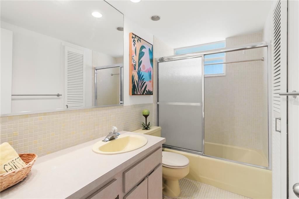 En Venta: $479,000 (2 camas, 2 baños, 1072 Pies cuadrados)