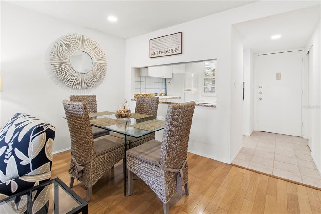 En Venta: $479,000 (2 camas, 2 baños, 1072 Pies cuadrados)