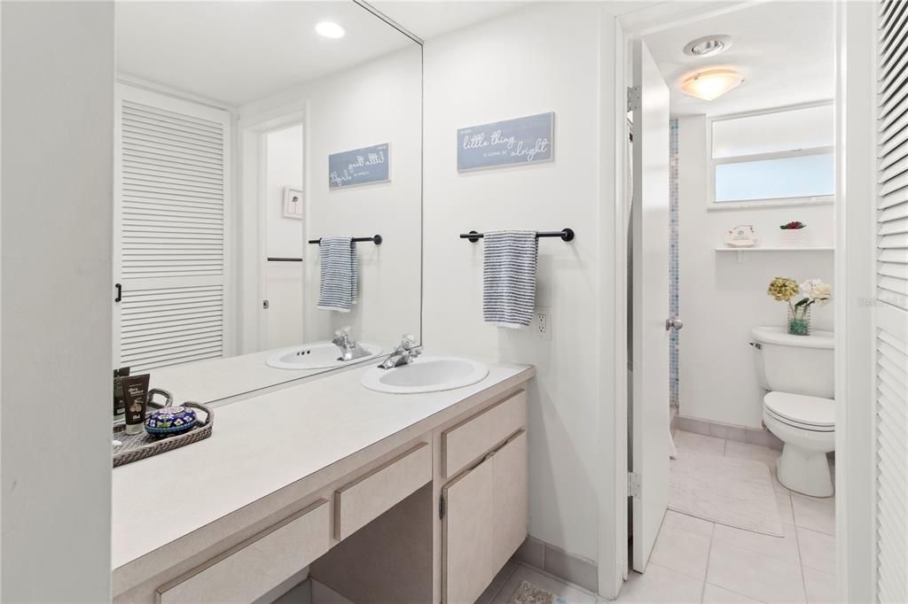 En Venta: $479,000 (2 camas, 2 baños, 1072 Pies cuadrados)
