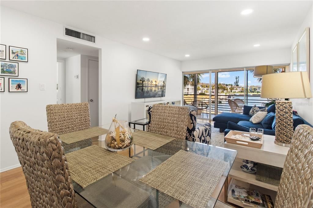En Venta: $479,000 (2 camas, 2 baños, 1072 Pies cuadrados)