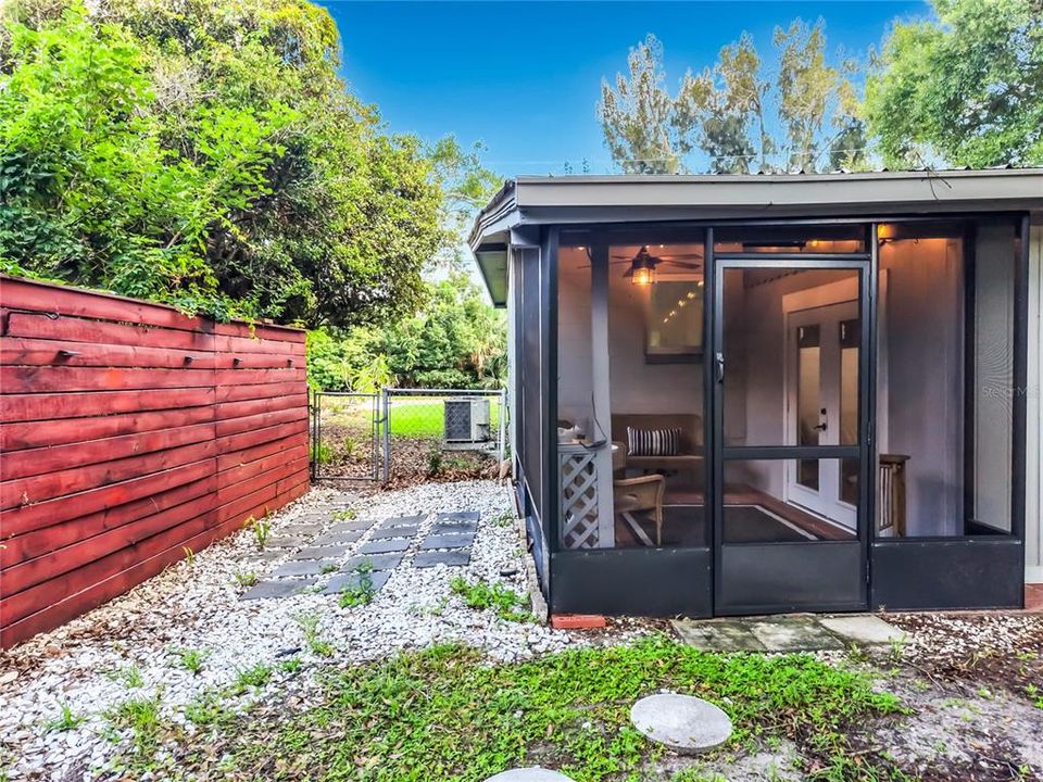 На продажу: $429,900 (4 спален, 2 ванн, 1536 Квадратных фут)
