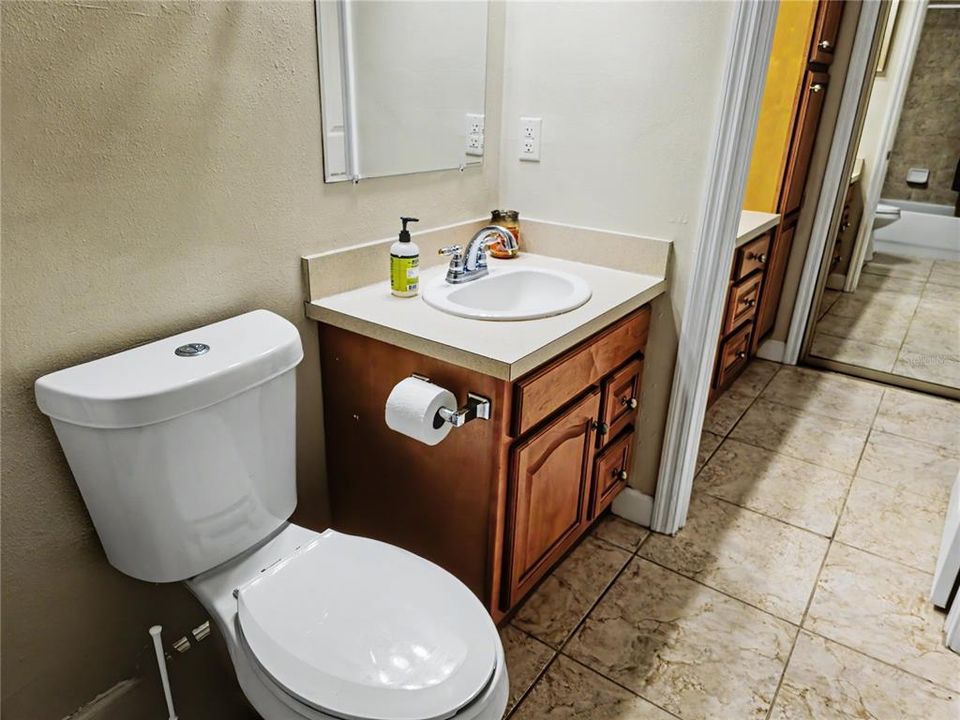 На продажу: $198,500 (2 спален, 1 ванн, 1020 Квадратных фут)