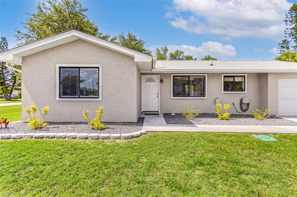 На продажу: $209,000 (2 спален, 1 ванн, 904 Квадратных фут)