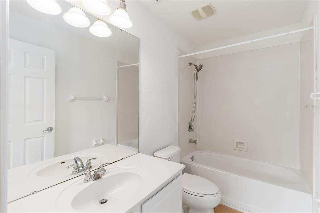 For Sale: $359,900 (3 beds, 3 baths, 1723 Square Feet)