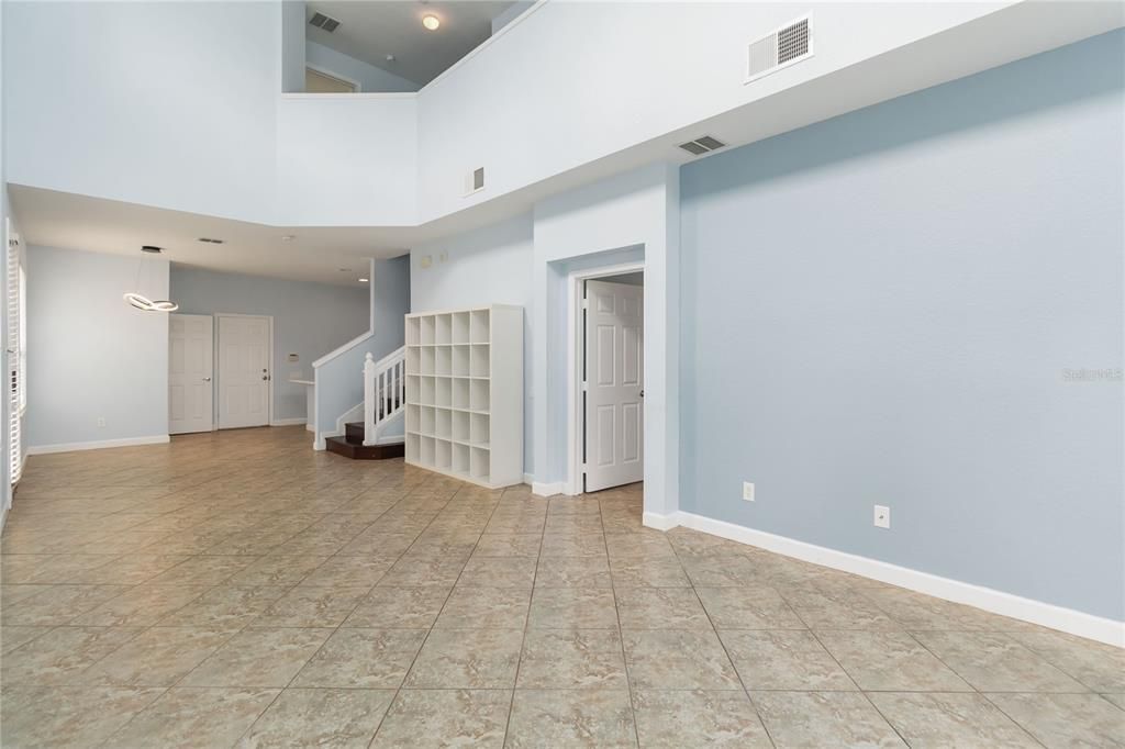 For Sale: $359,900 (3 beds, 3 baths, 1723 Square Feet)