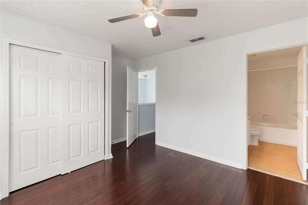 For Sale: $359,900 (3 beds, 3 baths, 1723 Square Feet)