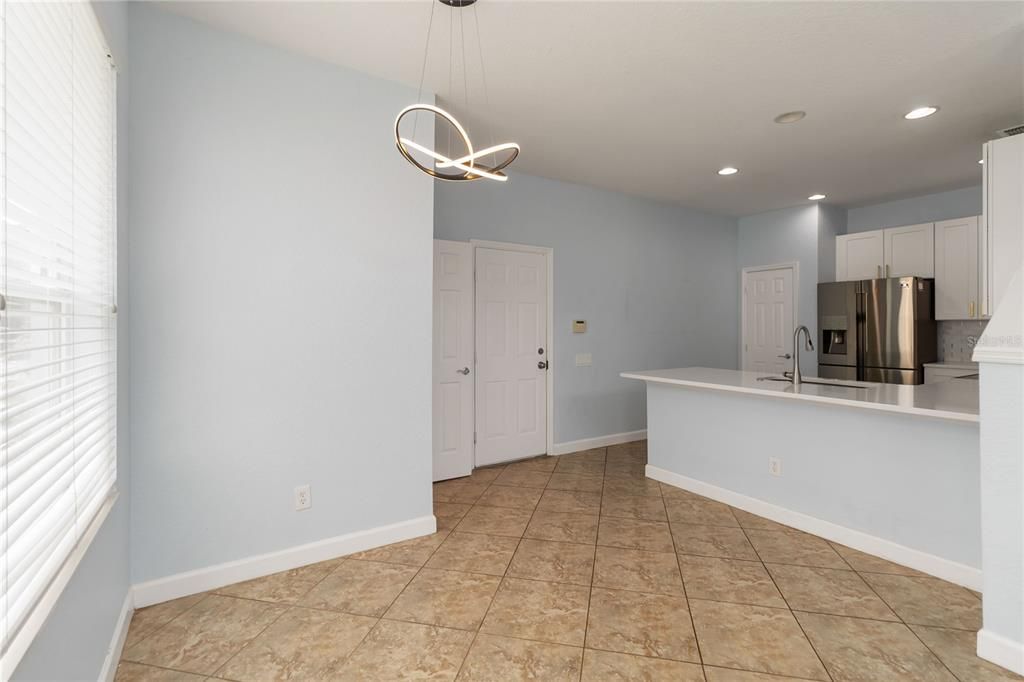 For Sale: $359,900 (3 beds, 3 baths, 1723 Square Feet)