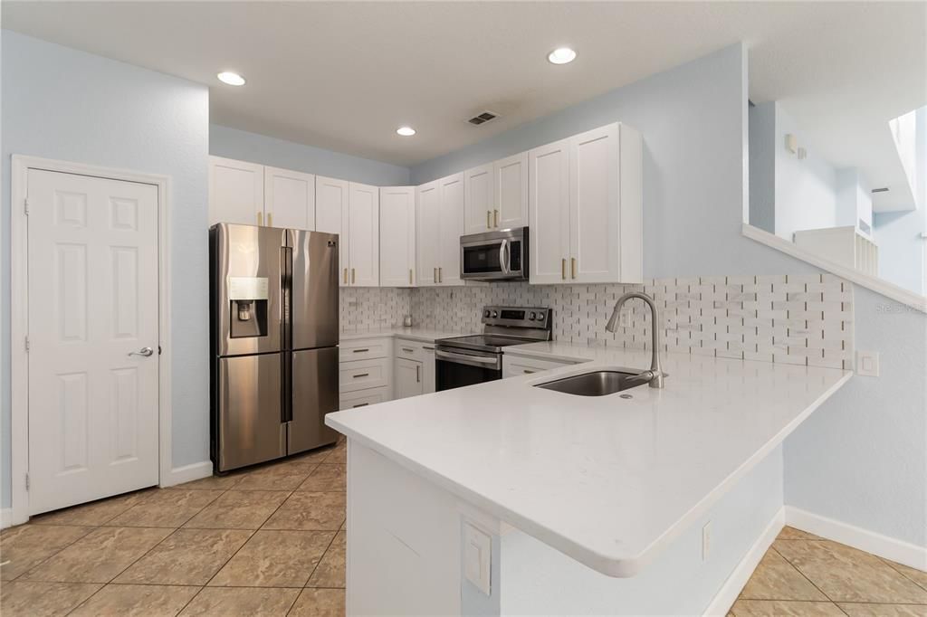 For Sale: $359,900 (3 beds, 3 baths, 1723 Square Feet)