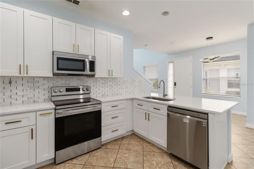 For Sale: $359,900 (3 beds, 3 baths, 1723 Square Feet)