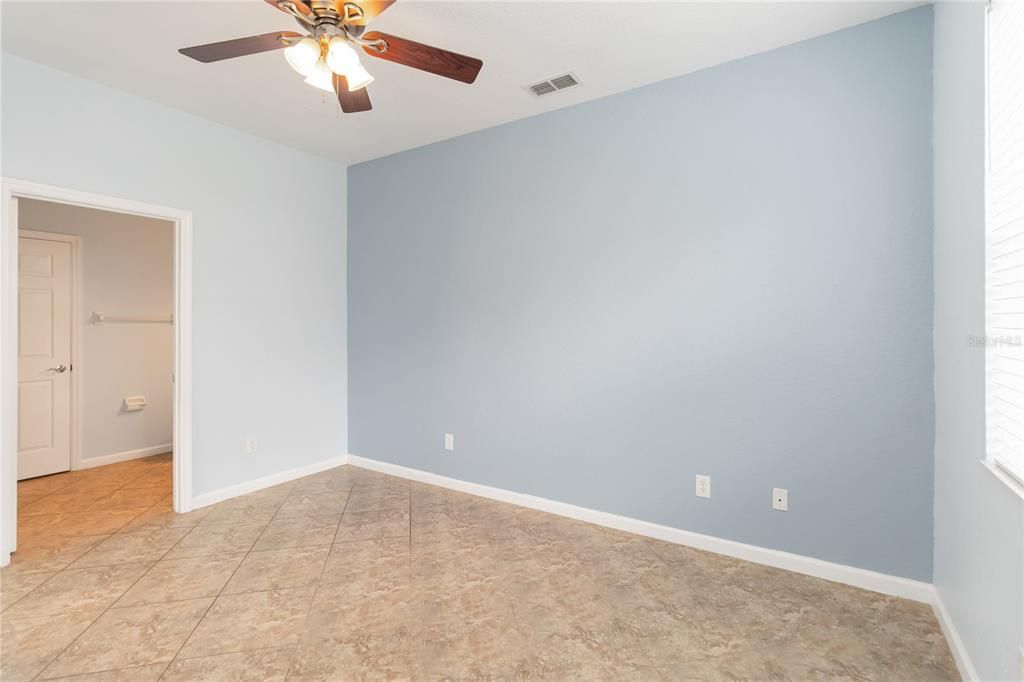 For Sale: $359,900 (3 beds, 3 baths, 1723 Square Feet)