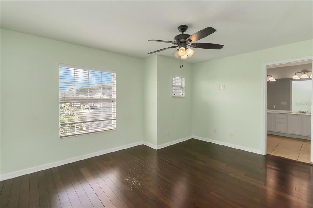 For Sale: $359,900 (3 beds, 3 baths, 1723 Square Feet)